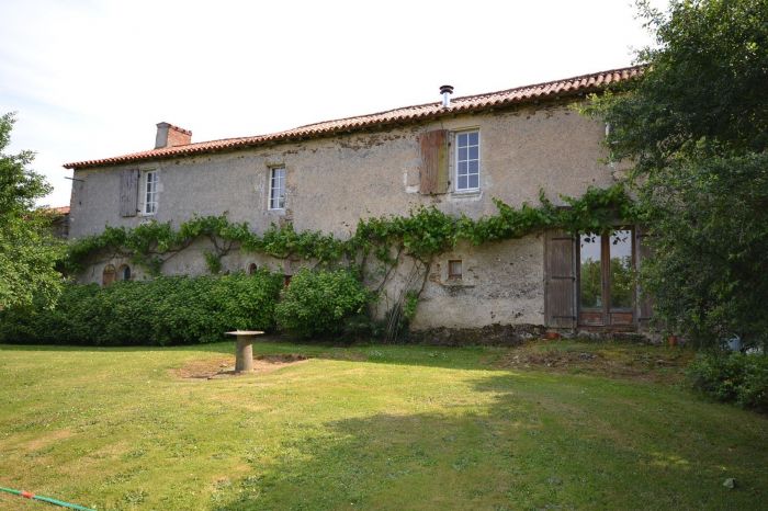 MAISON à vendre sur CHANTONNAY avec 23 pièces