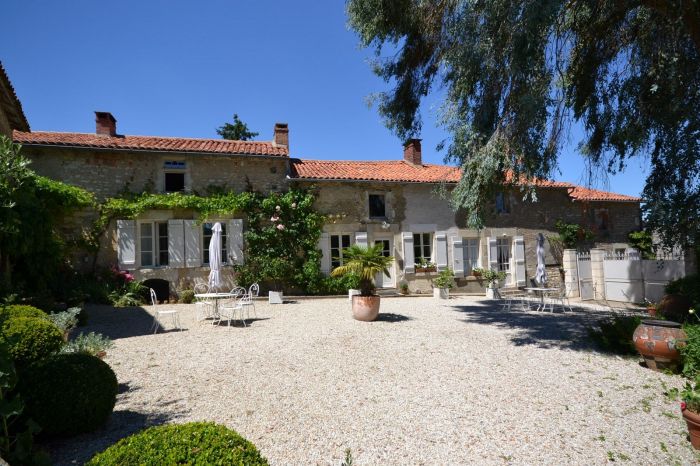 MAISON à vendre LA CAILLERE ST HILAIRE 