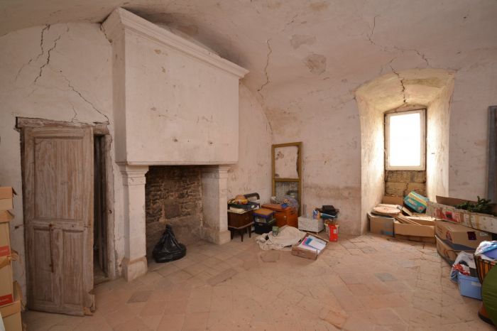 Maison ancienne de caractre avec tour offrant beau potentie à vendre CHANTONNAY au prix de 164300 euros