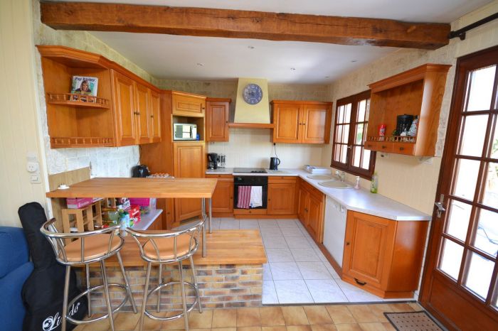 MAISON à vendre sur CHAVAGNES LES REDOUX avec 4 pièces