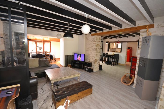 MAISON à vendre sur CHANTONNAY avec 9 pièces