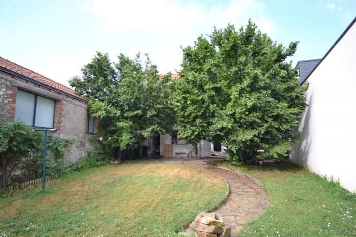 Vaste maison dans le centre ville de CHANTONNAY CHANTONNAY immobilier à vendre au prix de 159750 euros