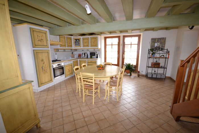 MAISON à vendre sur CHANTONNAY avec 6 pièces