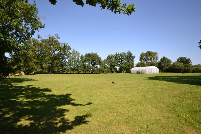 Jolie grange traditionnelle rnove à vendre CHANTONNAY au prix de 392700 euros