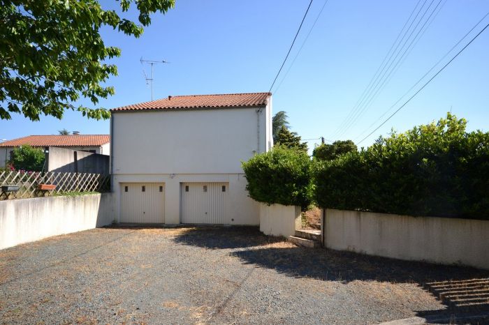 Jolie maison d'Architecte CHANTONNAY immobilier à vendre au prix de 253200 euros