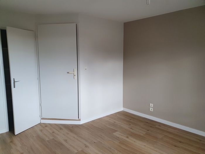 APPARTEMENT en vente sur CHANTONNAY L0247 au prix de 370 euros