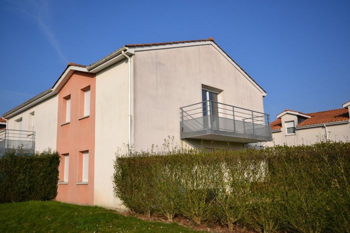 APPARTEMENT en vente sur CHANTONNAY L0443 au prix de 450 euros