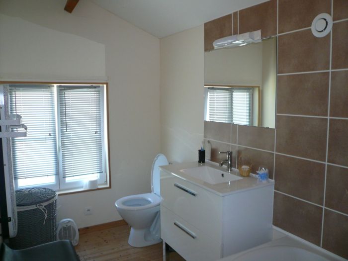 MAISON en vente sur SAINT-VINCENT-STERLANGES L0457 au prix de 650 euros