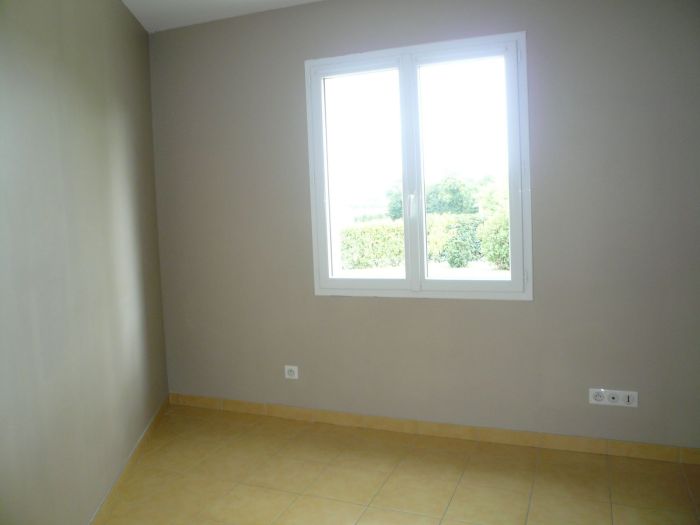 CHAVAGNES LES REDOUX, pavillon T.5 de plain-pied avec jardin CHAVAGNES-LES-REDOUX immobilier à vendre au prix de 790 euros