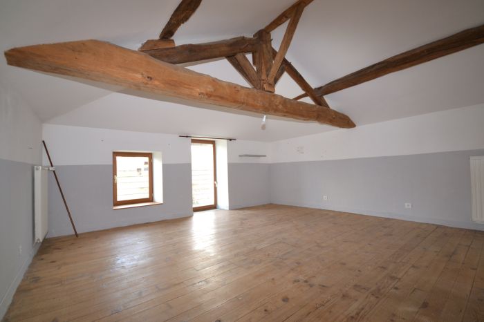 MONSIREIGNE, à mi-chemin entre Chantonnay et Pouzauges à vendre MONSIREIGNE au prix de 670 euros