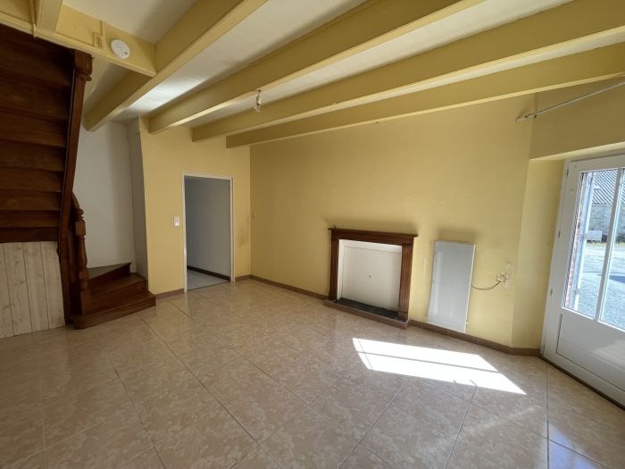 MAISON à vendre sur ROCHETREJOUX avec 4 pièces