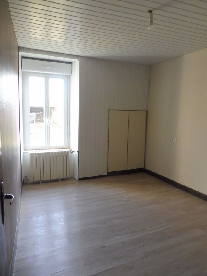 MAISON à vendre sur SAINT-GERMAIN-L'AIGUILLER avec 4 pièces