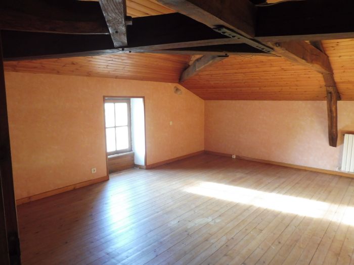 Secteur MOUILLERON EN PAREDS, maison T.4 dans village  à vendre SAINT-GERMAIN-L'AIGUILLER au prix de 550 euros
