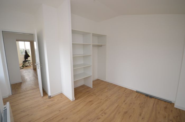 CHAMBRETAUD, dans le bourg, appartement neuf T.3 à louer CHAMBRETAUD immobilier à vendre au prix de 410 euros