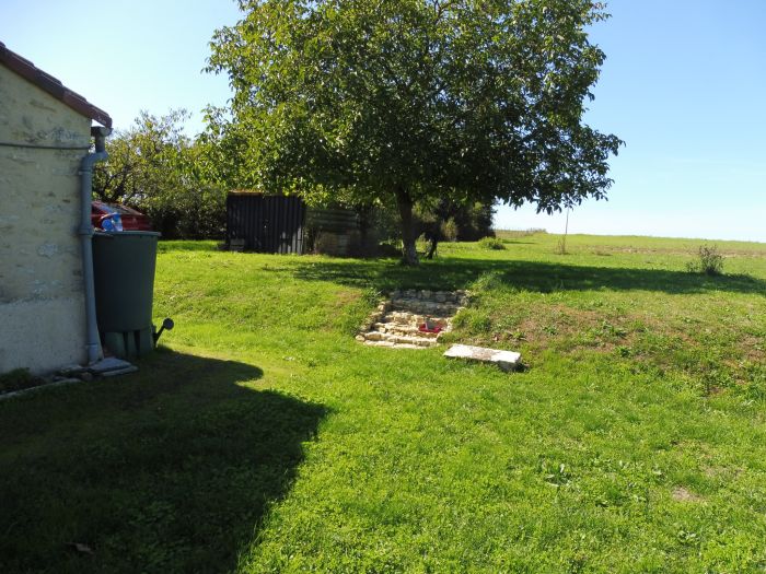 ST GERMAIN DE PRINCAY, partie de grange aménagée en habitati à vendre SAINT-GERMAIN-DE-PRINçAY au prix de 810 euros