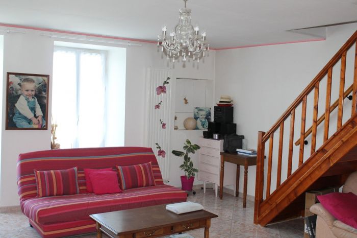 MAISON à vendre sur STE HERMINE avec 5 pièces