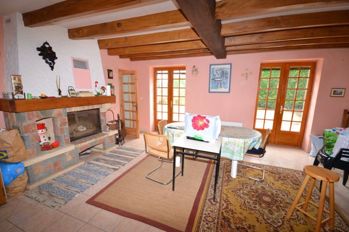 MAISON à vendre sur ST HILAIRE LE VOUHIS avec 8 pièces