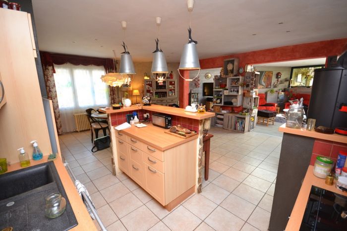 A vendre MAISON sur secteur MOUILLERON EN PAREDS avec 140 m² de surface habitable