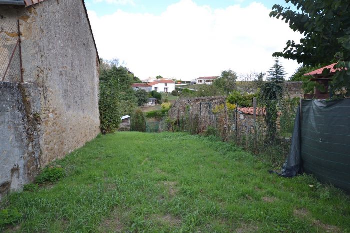 Maison ancienne de bourg à vendre SAINTE-HERMINE au prix de 75250 euros