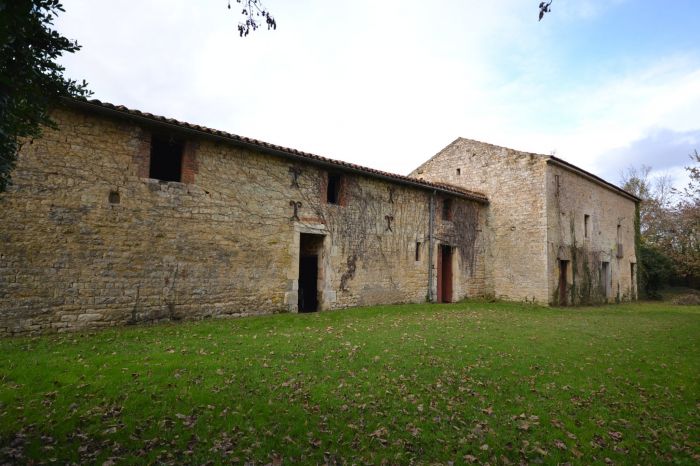 Proprit de caractre en centre ville de CHANTONNAY CHANTONNAY immobilier à vendre au prix de 420000 euros