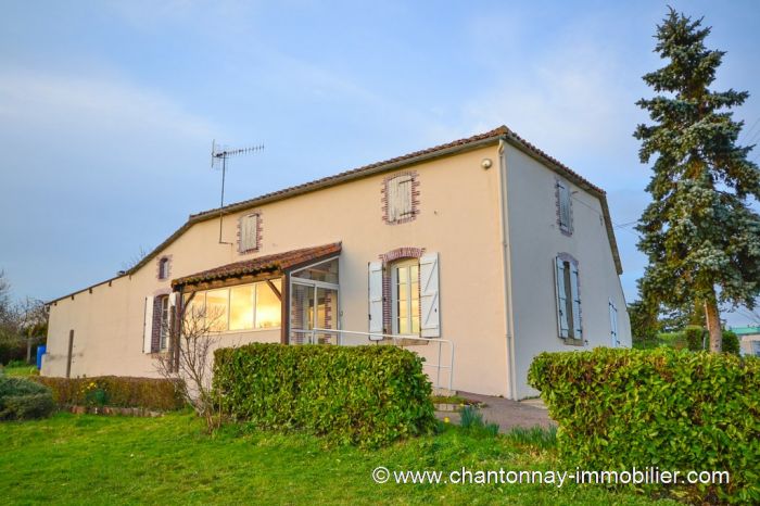 MAISON à vendre POUZAUGES 