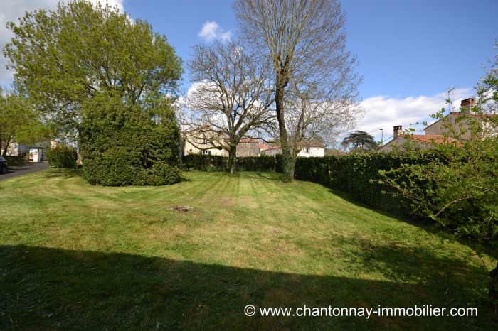 Proche CHANTONNAY. Beaux volumes pour cette maison sur sous- CHANTONNAY immobilier à vendre au prix de 138450 euros