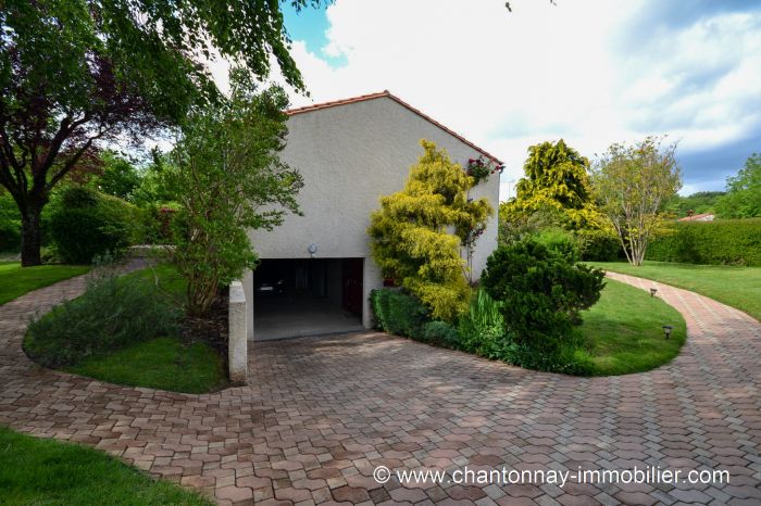   Pavillon avec sous-sol dans bel environnement, calme et ar à vendre CHANTONNAY au prix de 159750 euros