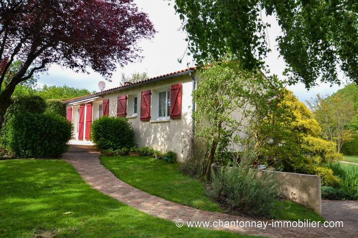   Pavillon avec sous-sol dans bel environnement, calme et ar CHANTONNAY immobilier à vendre au prix de 159750 euros