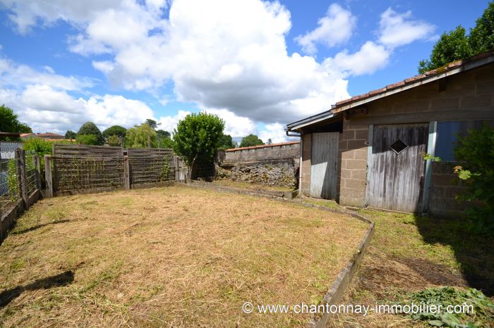 Agrable maison de bourg proche commerces à vendre LA CAILLERE ST HILAIRE au prix de 65100 euros