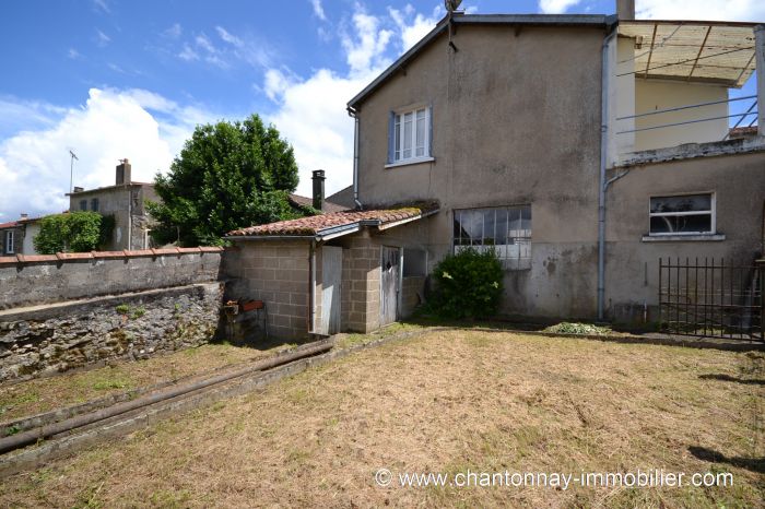 Agrable maison de bourg proche commerces LA CAILLERE ST HILAIRE immobilier à vendre au prix de 65100 euros