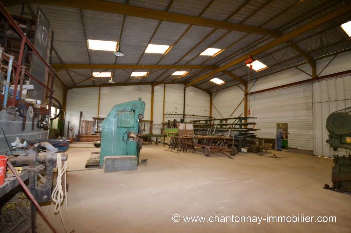 LOCAL COMMERCIAL à vendre sur CHANTONNAY avec 0 pièces