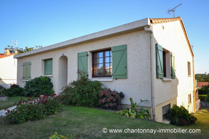 CHAMBRETAUD - Charmante maison 4 chanbres proche cole et co à vendre LES HERBIERS au prix de 197600 euros