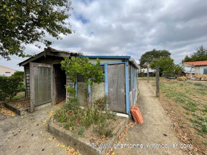 Maison ancienne habitable de suite à vendre CHANTONNAY au prix de 59675 euros
