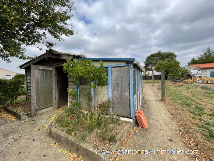 Maison ancienne habitable de suite à vendre CHANTONNAY au prix de 59675 euros