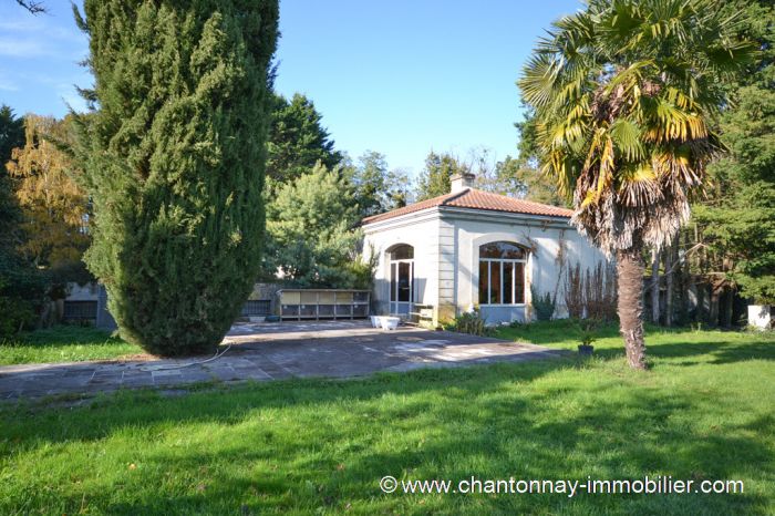 MAISON à vendre sur CHANTONNAY avec 12 pièces