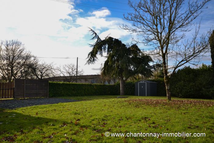 Charmante maison offrant un beau potentiel à vendre CHANTONNAY au prix de 164300 euros