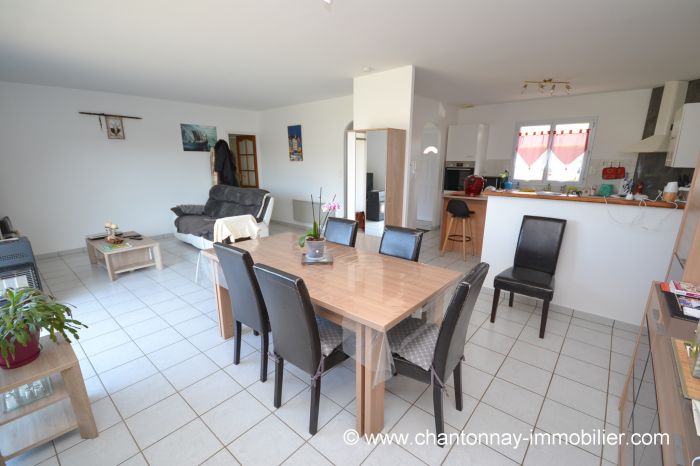 MAISON achat vente CHANTONNAY M6102