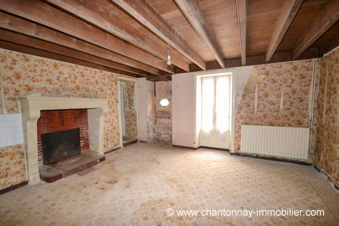 MAISON à vendre sur LA CHTAIGNERAIE avec 6 pièces