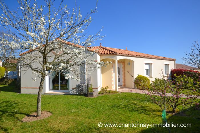 CHANTONNAY - Rare ! Maison de plain pied offrant de belles p CHANTONNAY immobilier à vendre au prix de 399900 euros