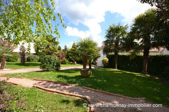 Maison de bourg aux beaux volumes - Proche 1er commerces CHANTONNAY immobilier à vendre au prix de 221550 euros