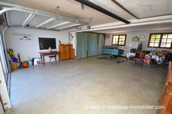 Jolie maison 'familiale' sur sous-sol offrant 5 chambres CHANTONNAY immobilier à vendre au prix de 232100 euros