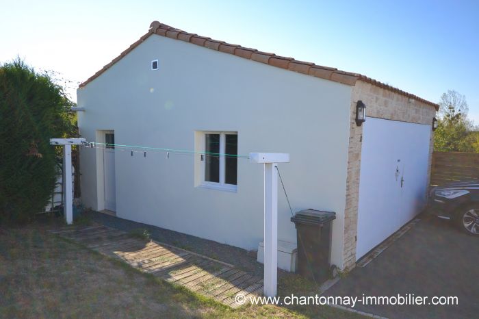 Trs jolie maison de plain-pied en parfait tat d'entretien CHANTONNAY immobilier à vendre au prix de 242600 euros
