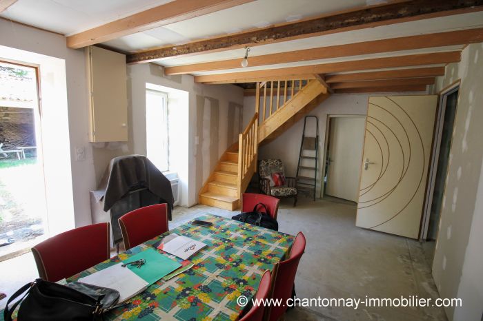 MAISON à vendre sur LA CAILLRE-SAINT-HILAIRE avec 2 pièces