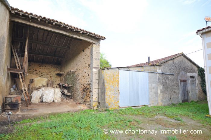 Belle maison ancienne de ferme au calme de la campagne à vendre MOUILLERON-EN-PAREDS au prix de 180200 euros