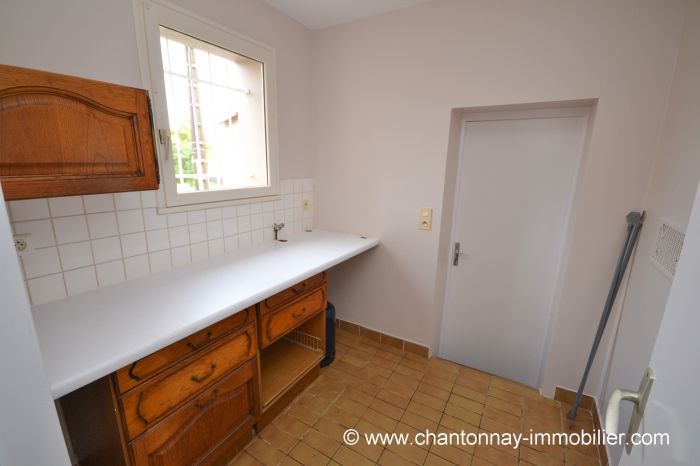 Charmante maison de plain-pied proche centre ville de CHANTO à vendre CHANTONNAY au prix de 180200 euros