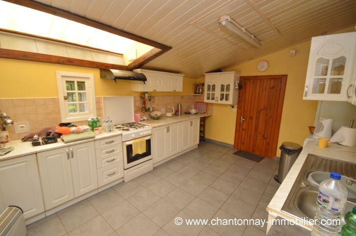 10 minutes Sud Est de CHANTONNAY - Charamante maison de camp en vente sur CHANTONNAY M6227 au prix de 212000 euros