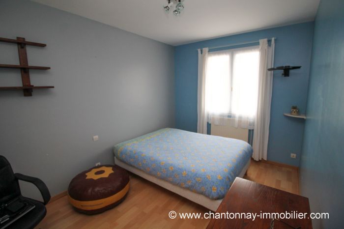 Maison sur sous-sol en bon tat proche centre ville de CHANT à vendre CHANTONNAY au prix de 201400 euros