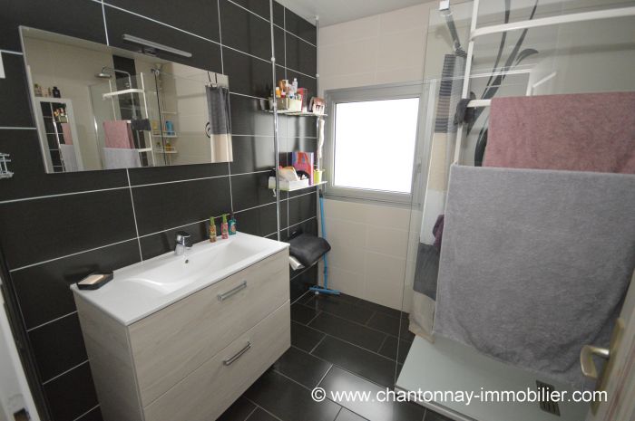 BOURNEZEAU - Jolie maison de plain-pied avec studio indpend BOURNEZEAU immobilier à vendre au prix de 266475 euros