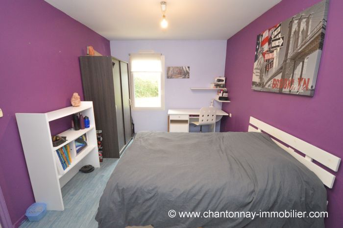 Proprit contemporraine  usage mixte : habitation et local à vendre CHANTONNAY au prix de 346500 euros