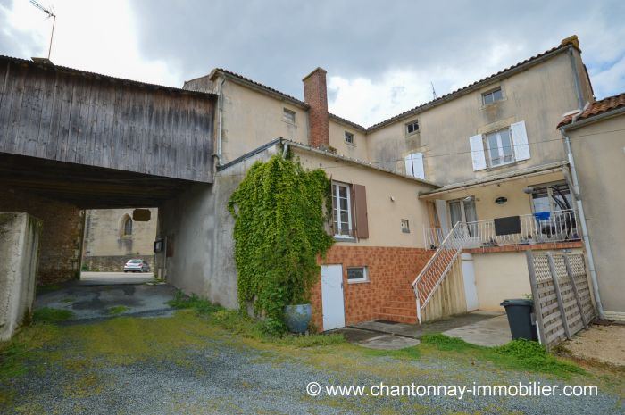 BAZOGES EN PAREDS - Ensemble de 2 grandes maisons + dpendan BAZOGES-EN-PAREDS immobilier à vendre au prix de 169600 euros